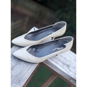 Vintage Cream Leather Kitten Heels Pointed Toe Pumps 8.5 80s Avant Garde Enzo